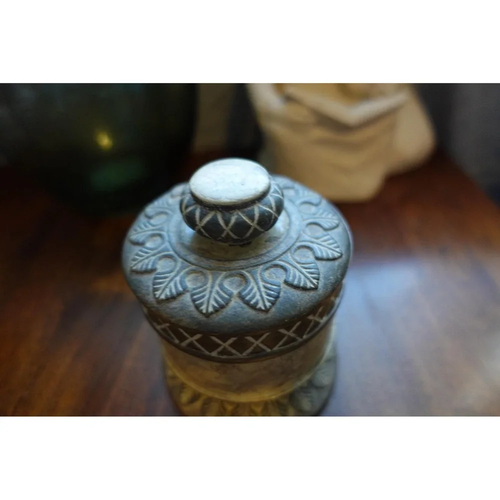 Vintage ceramic brown and cream color lidded canister‎ with leaf design